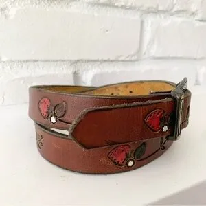 Vintage | Accessories | Vintage 7s Tooled Leather Strawberry  display picture 2